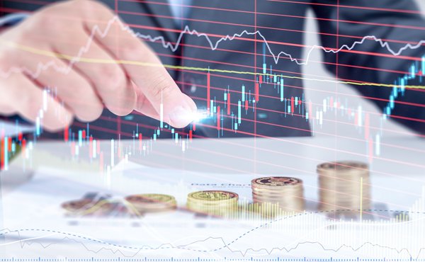 财报前瞻 | 数据龙头Palantir(PLTR.US)盈利动能强劲，本季营收预增38.6%超同行